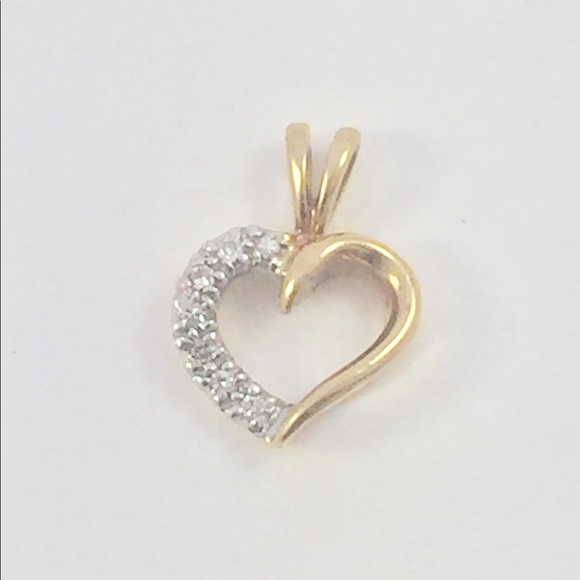 Fine Jewelry Jewelry - NWT 14kt yellow gold diamond heart pendant